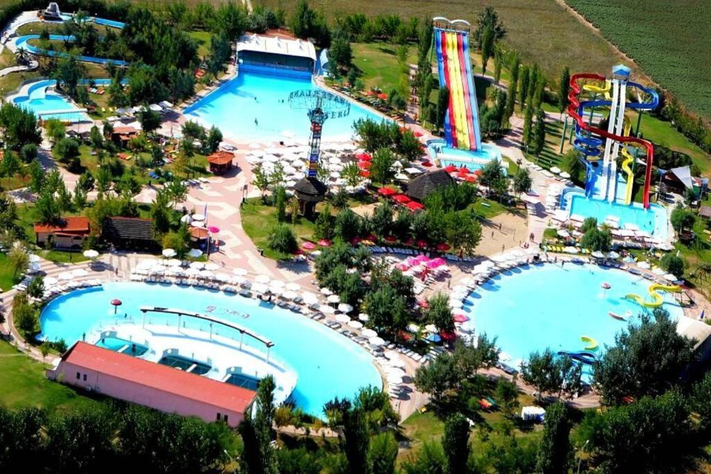 3br 300mts From The *