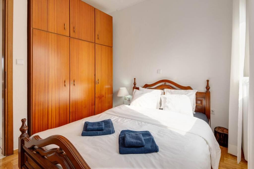 3br 300mts From The *