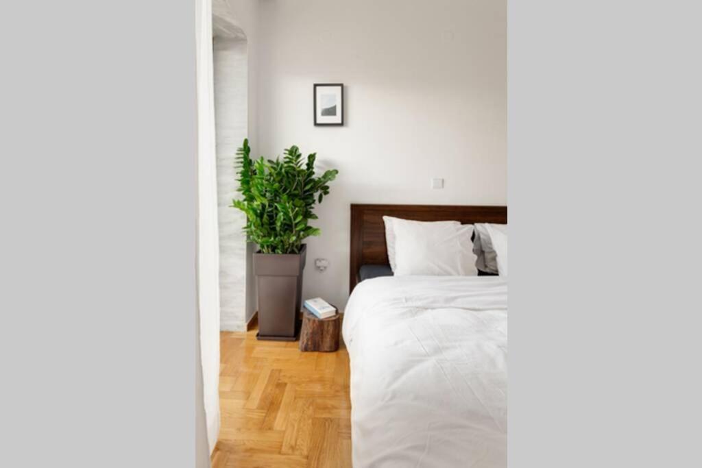3br 300mts From The *
